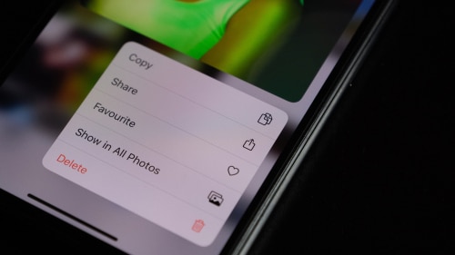 Close Up of iPhone XS 11 Display with Photo Force Touch Quick Menu